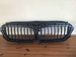 2019,2020 BMW 3 SERIES FRONT SHUTTER GRILLE NO COVER OEM USED